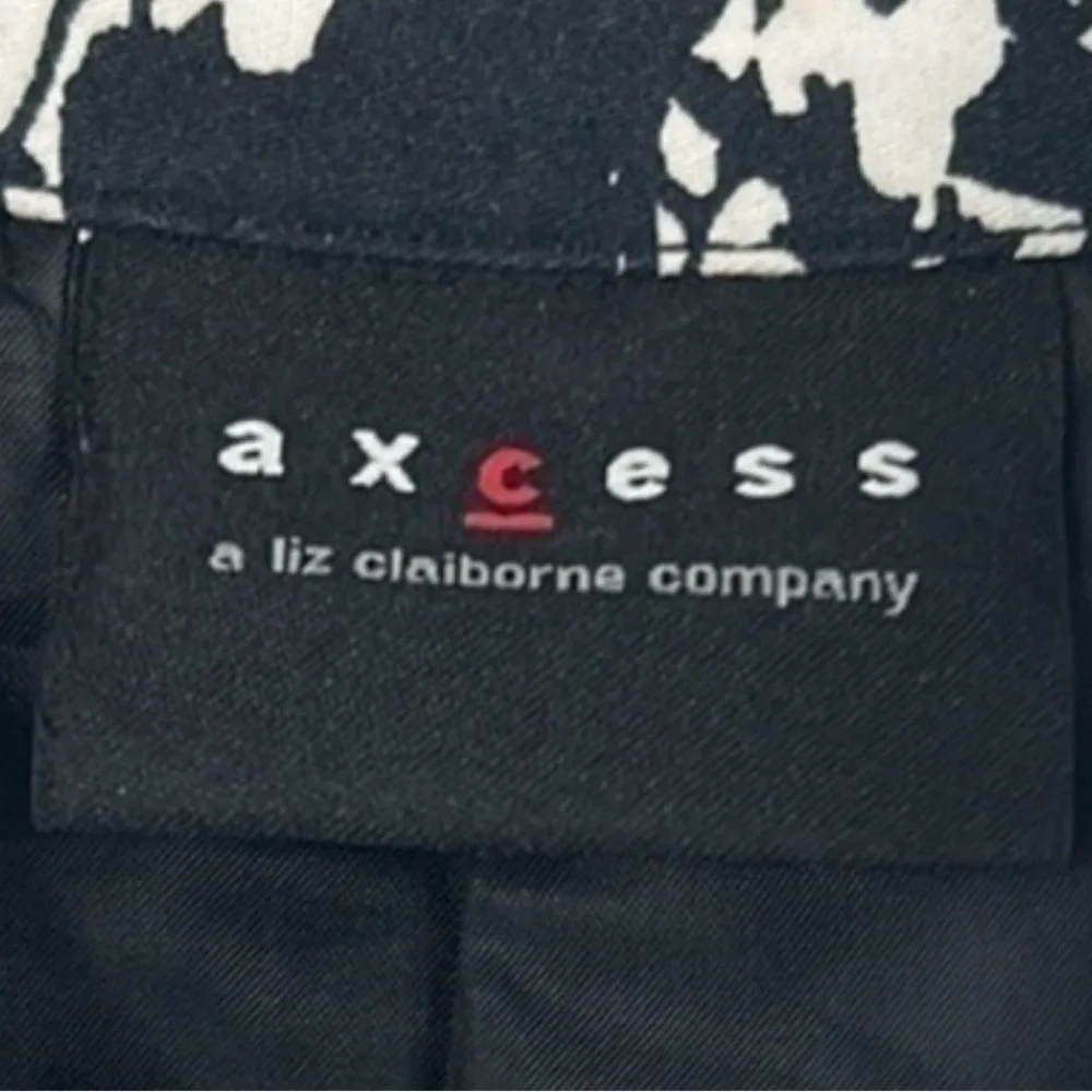 Liz Claiborne Monochrome Floral Jacket - Picture 6 of 7